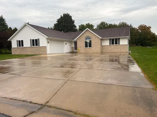 1204 Navaho Ct, Fort Atkinson, WI 53538