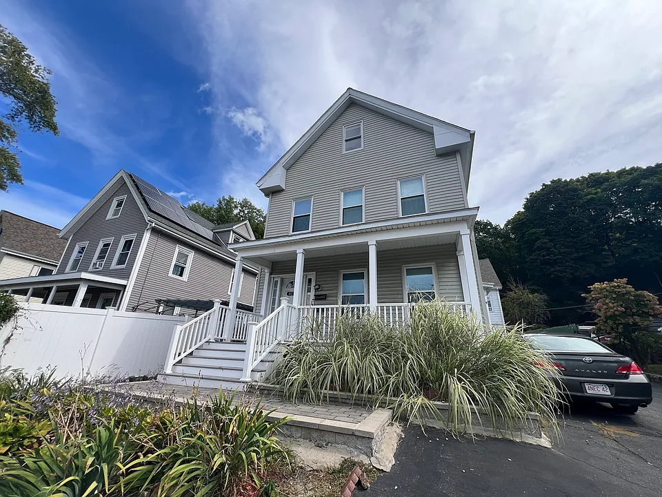 827 Main St #1