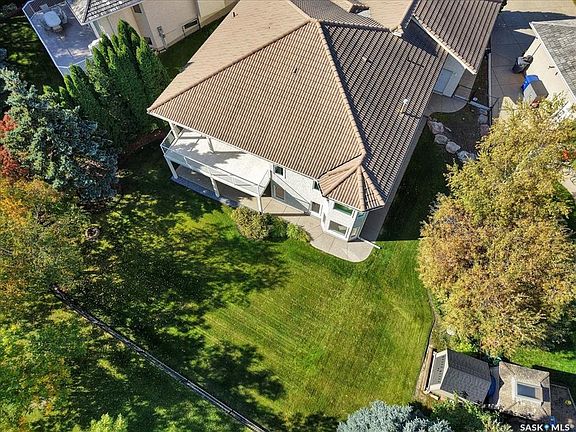 2nd image of 322 Collins CRESCENT