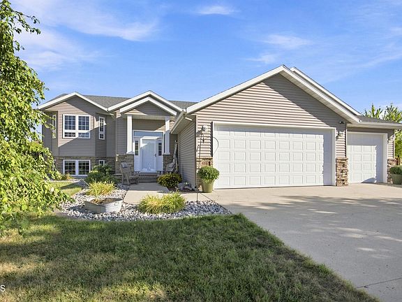 2nd image of 616 Lexington Ln