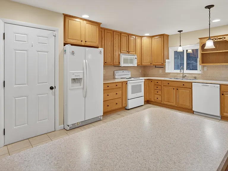 8516 Halprin Dr — Photo 9