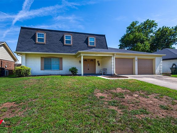 3rd image of 313 S Wickford Cir