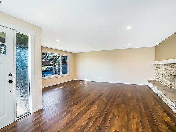4th image of 4961 SE La Mesa Way