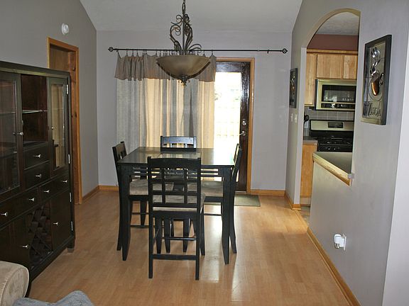 4th image of 219 Parkwood Ave