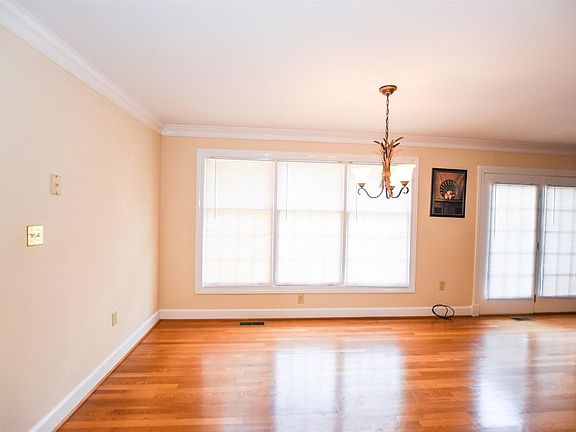5th image of 123 Holly Hills Dr