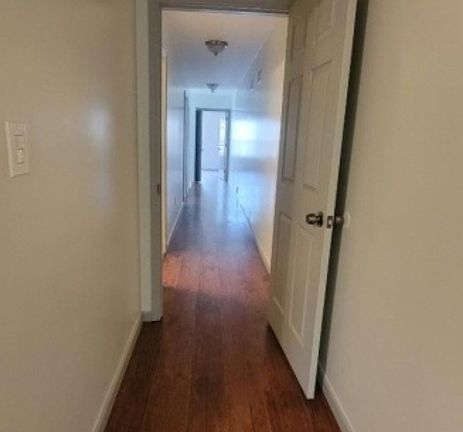 2nd image of 1076 Oakcroft Ln