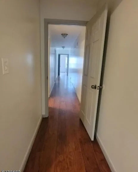 1076 Oakcroft Ln — Photo 2