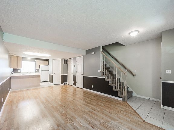 3rd image of 2714 S Centerbrook Dr