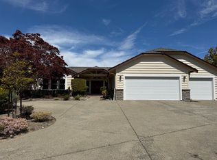 8 Williams Dr, Moraga, CA 94556