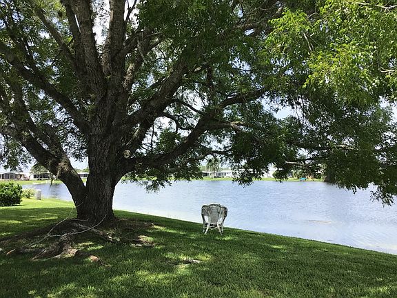 5th image of 829 Calamondin Ct #829