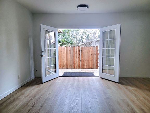 4th image of 5122 Dunbar Dr APT 4