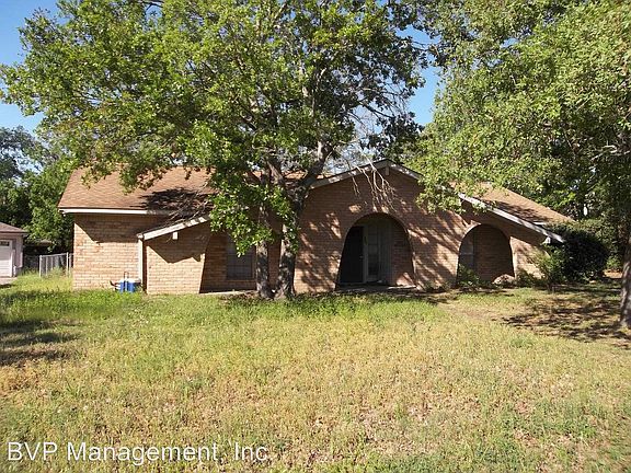 2nd image of 1110 Merry Oaks Dr