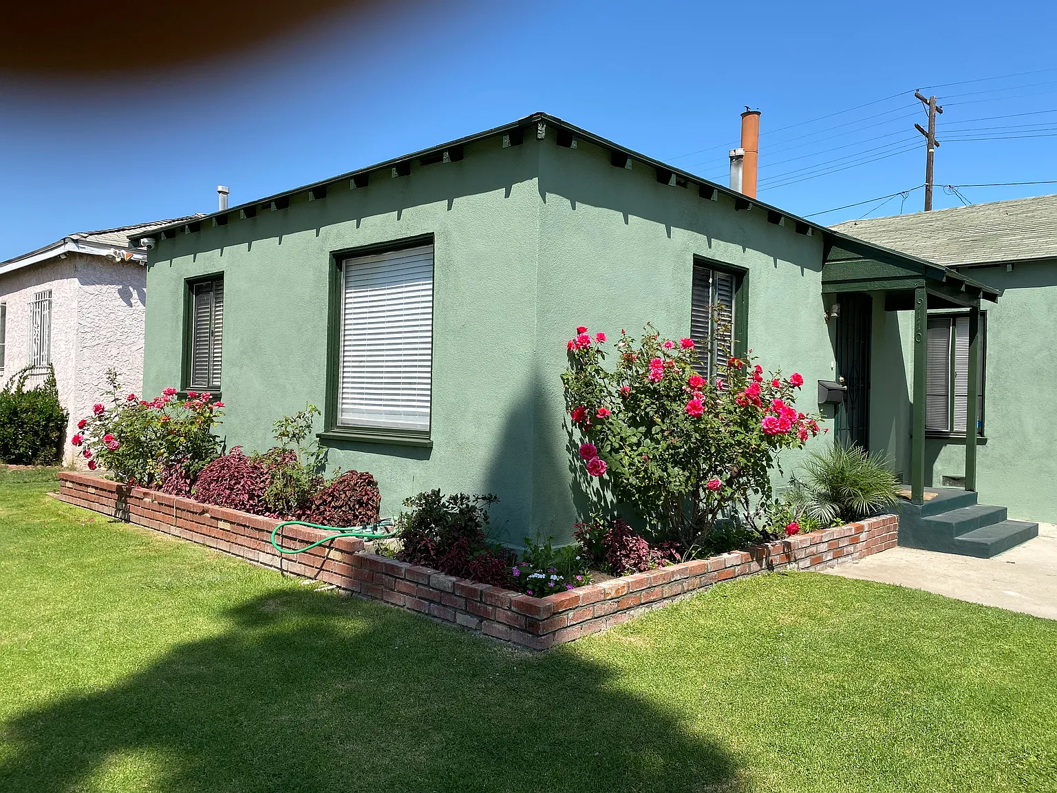 3 bed, 988 sqft, $2,700 — Photo 1