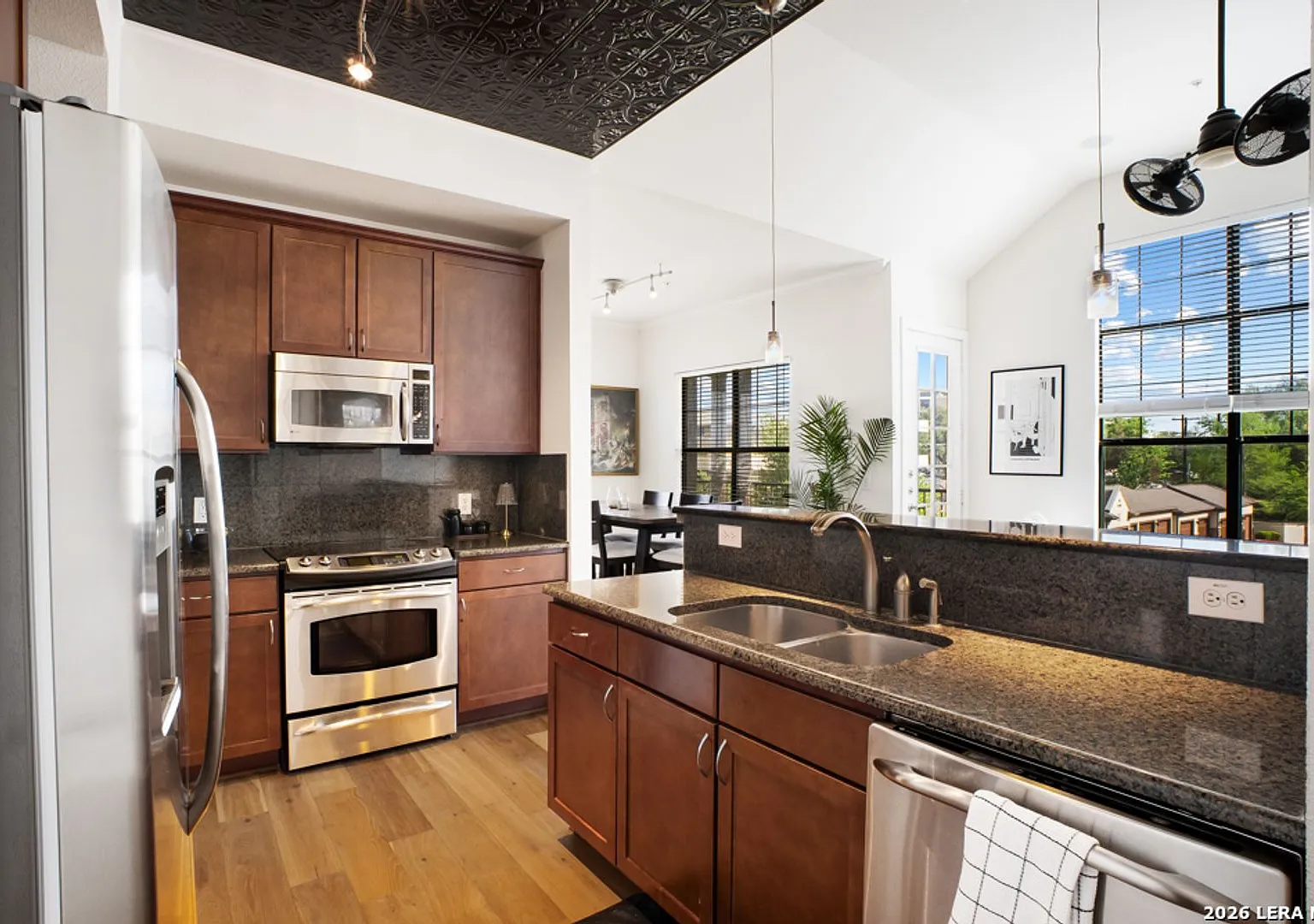 2 Bedroom/2 Bath The Pinnacle At Oak Hills — Photo 4