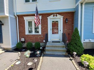 1102 Williamsburg Dr, Mahopac, NY 10541