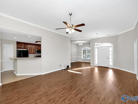 5th image of 104 Brownstone Dr