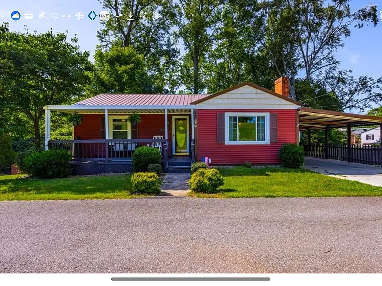 2705 E Grove St — Photo 1