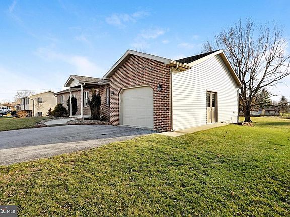 2nd image of 1540 Brenda Dr