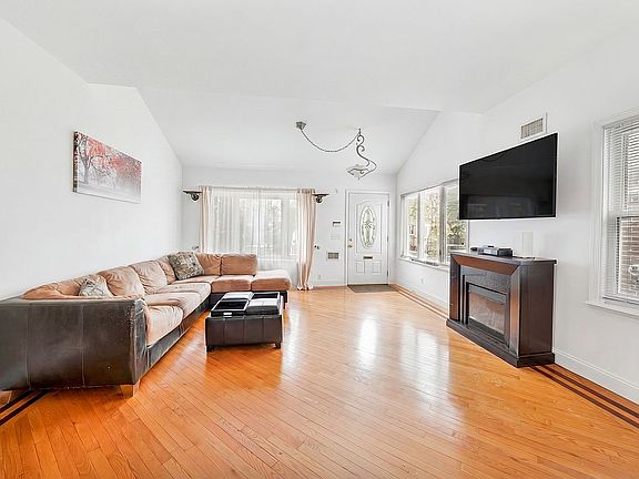 3rd image of 131 87th St