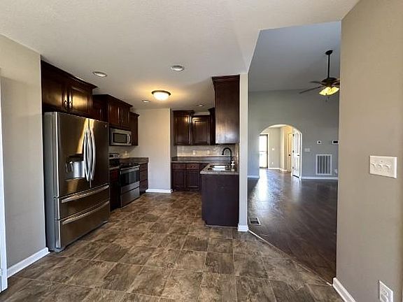 2nd image of 3621 Fox Den Ln
