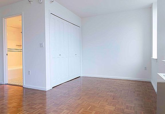 4th image of 350 W 43rd St APT 26H