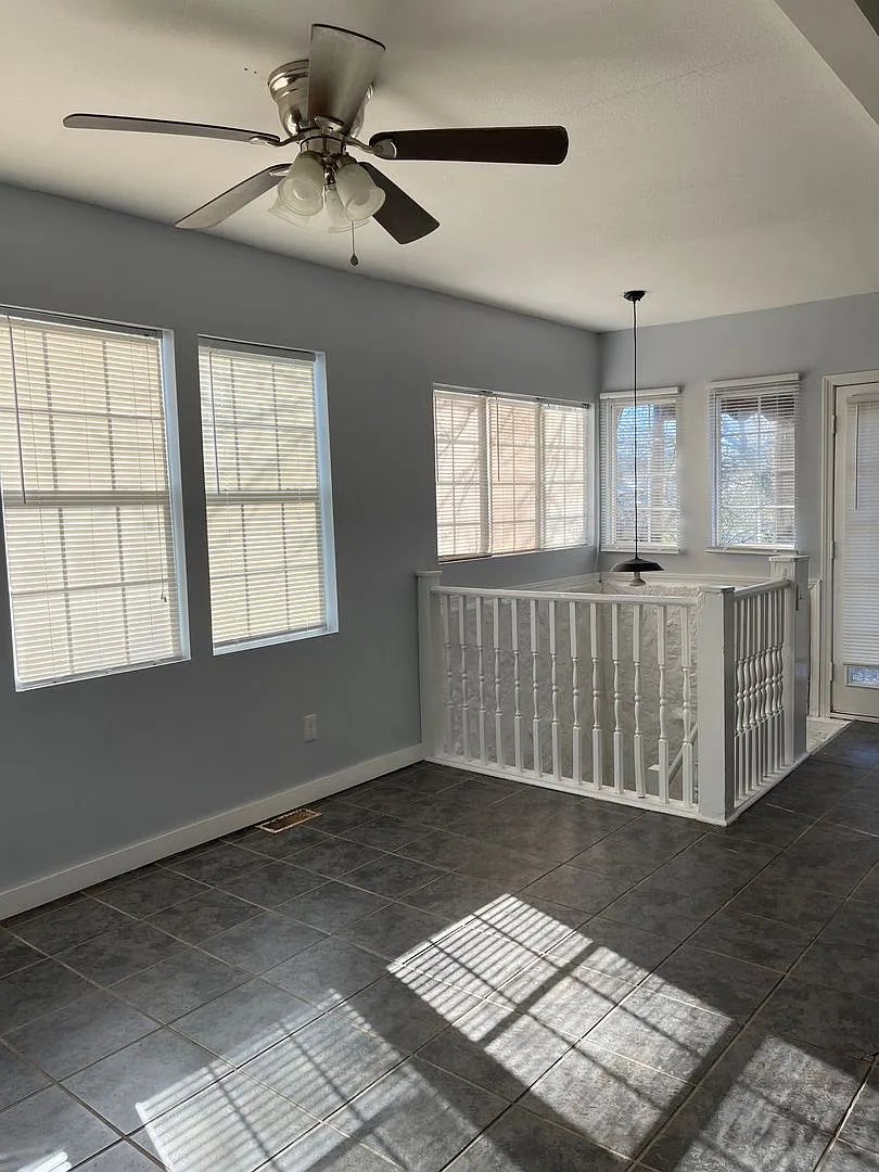 4 Bed / 2 Bath Home Located Downtown Corbin — Photo 3