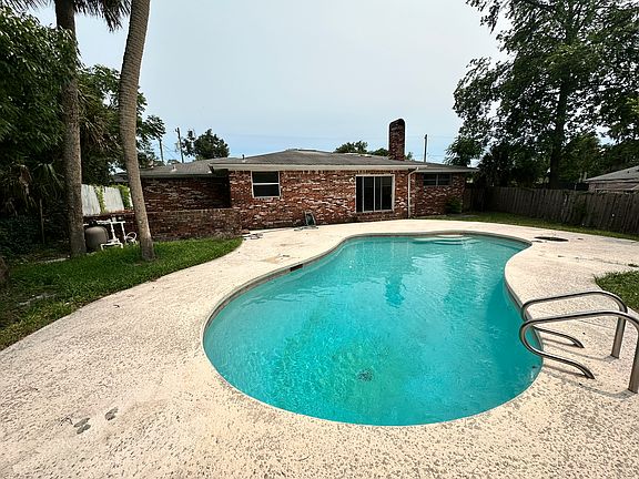 3rd image of 1920 Oakmont Dr