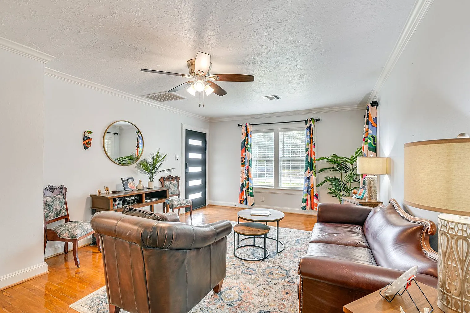 3 bed, 2.0 bath, 2002 sqft, $3,774 — Photo 2