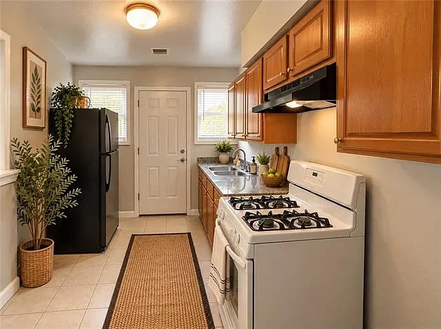 3 bed, 2.0 bath, 1250 sqft, $1,750 — Photo 3