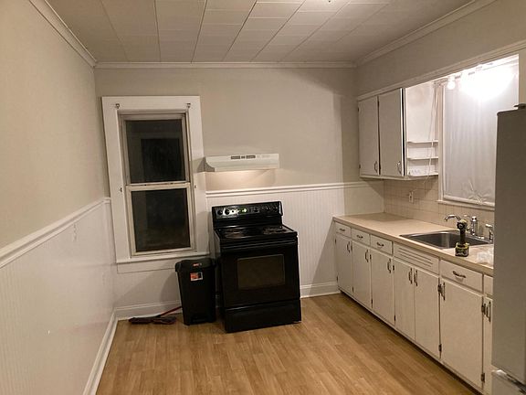 4th image of 62 Nafus St APT A