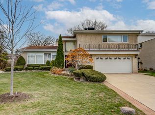 6417 N Longmeadow Ave, Lincolnwood, IL 60712