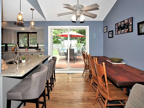 4th image of 3014 Newport Ave