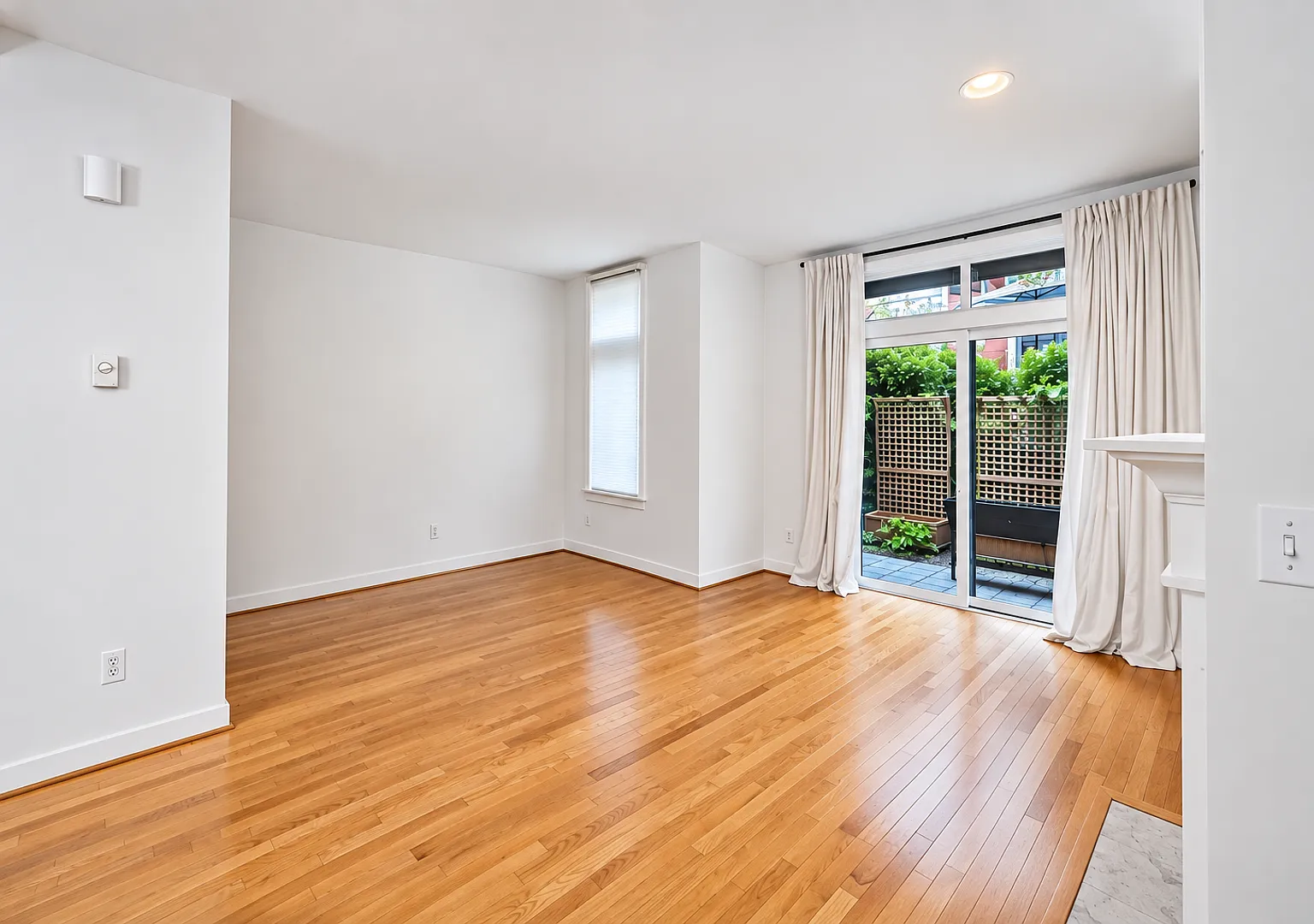 Modern and Spacious 2 Bedroom Home with 2 Private Baths & Attached Garage — Photo 4