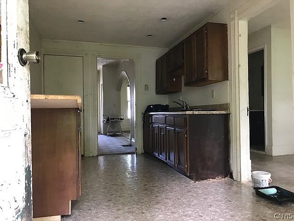 5th image of 100 Kossuth St APT 4