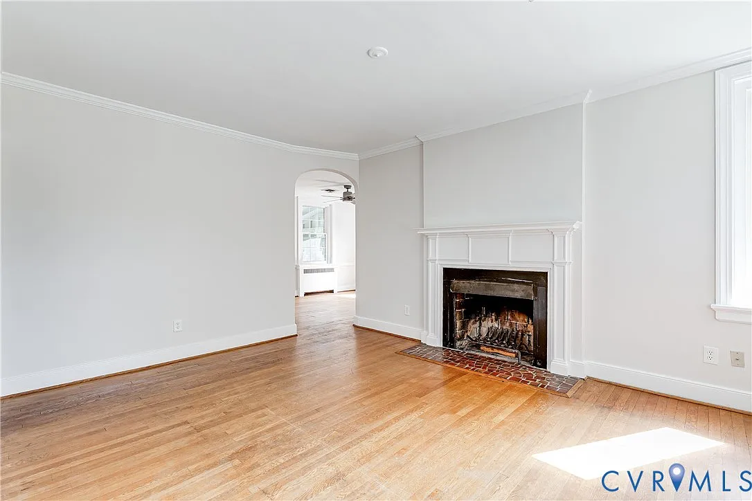 3 bed, 2.0 bath, 1331 sqft, $2,300 — Photo 4