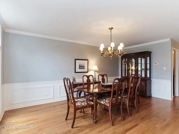 3rd image of 302 Carlisle Ln
