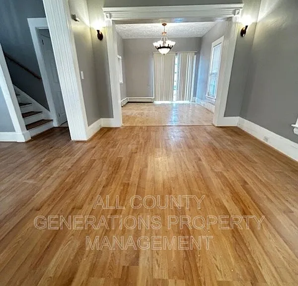 1361 E 43rd St — Photo 5