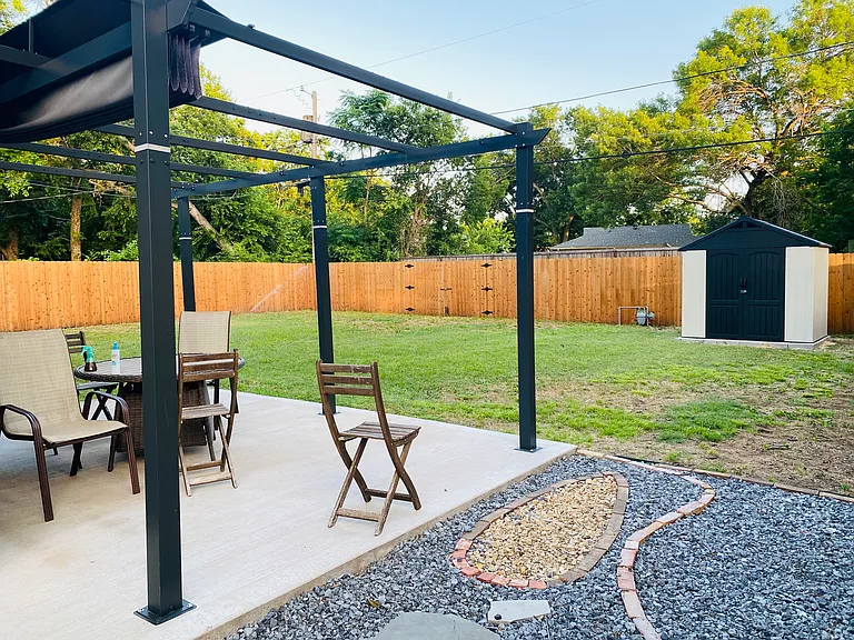 2124 Tisinger Ave — Photo 17