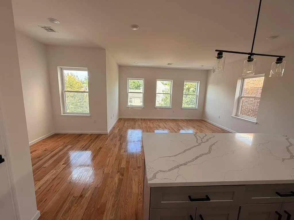 3 bed, 1640 sqft, $2,850 — Photo 3