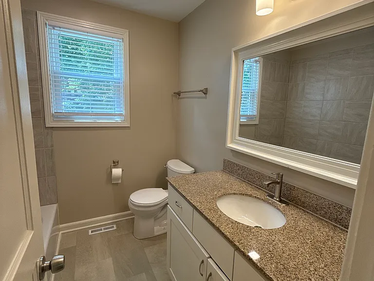 221 Elberta St — Photo 16
