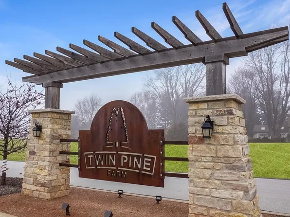 N83W27777 CRESS BROOK COURT, Hartland, WI 53029