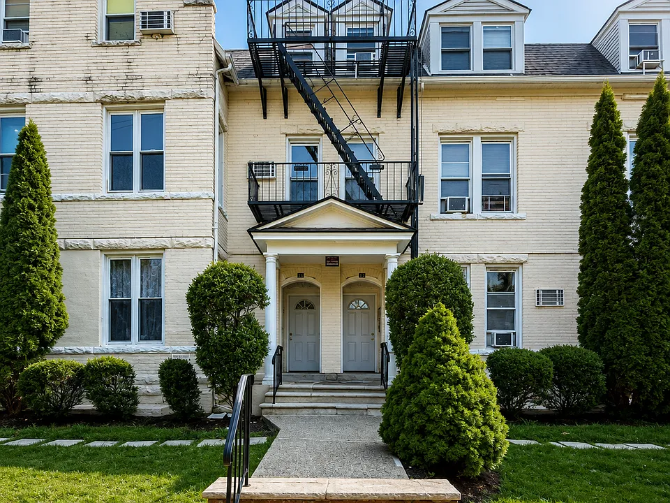 14 Grove St #2F