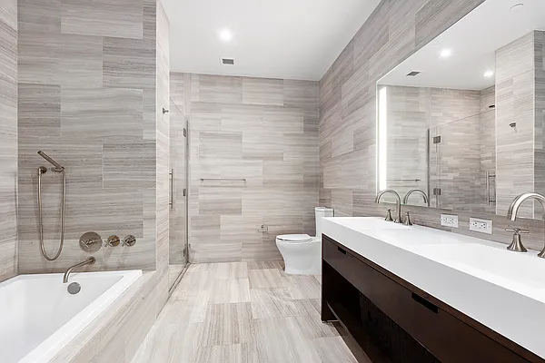 Sold by The SIMPLE Real Estate Co | media 6