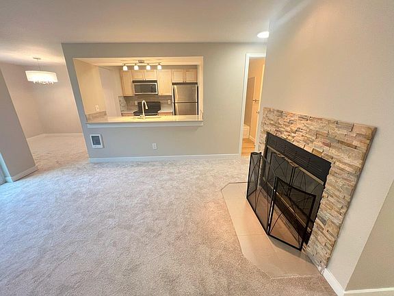 5th image of 6700 NE 182nd St APT D306