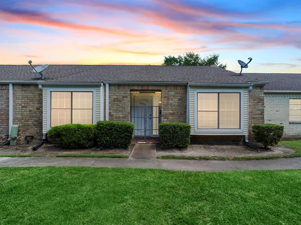 8952 Wilcrest Dr, Houston, TX 77099