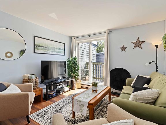 4th image of 5389 Victoria Rd #104