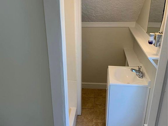 4th image of 124 Suffolk Ave Floor 3