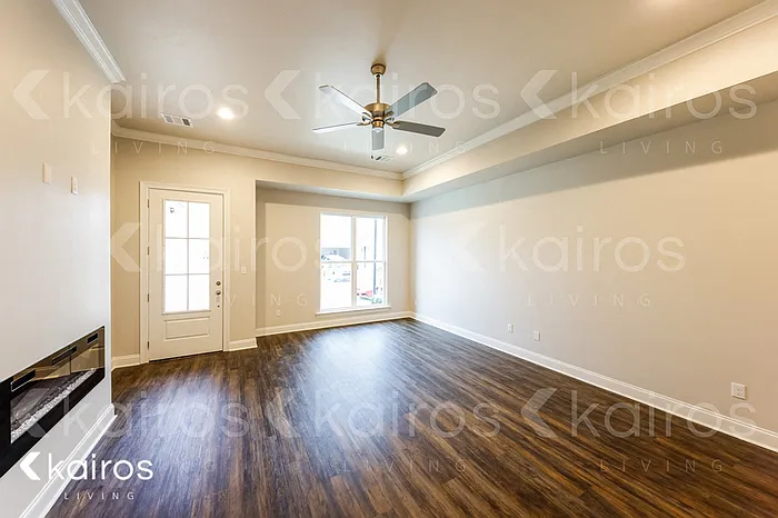 3 bed, 2.0 bath, 1705 sqft, $2,195 — Photo 2