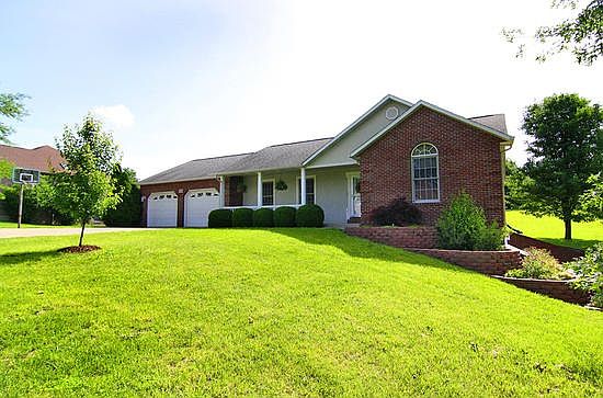 3rd image of 594 Vail Dr