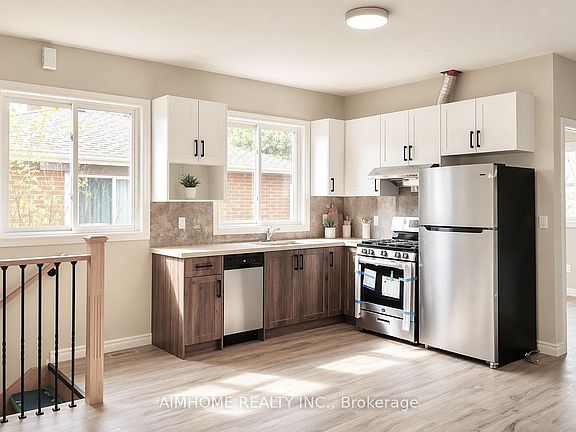 5th image of 15 Waddington Cres #3